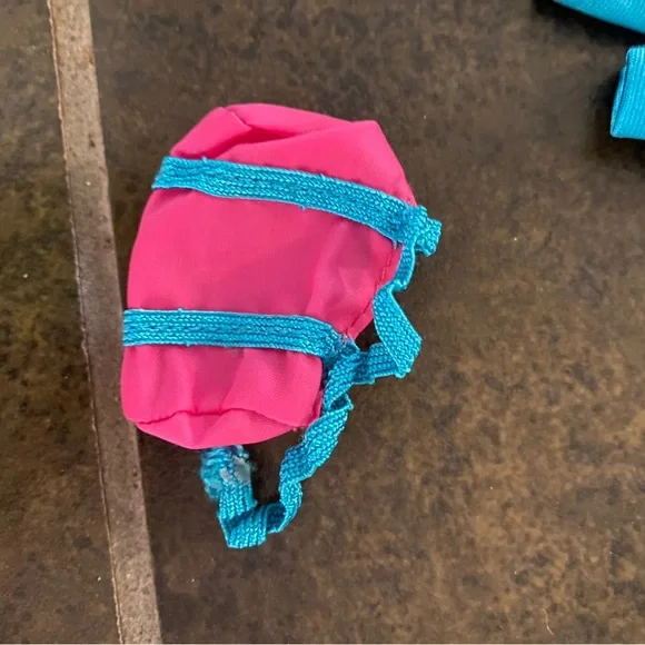 Great Shape Barbie Doll in Blue Outfit with Pink Accessories, no leg warmers - Picture 5 of 7